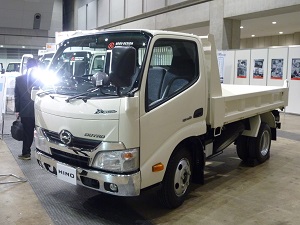 日野自動車デュトロ
